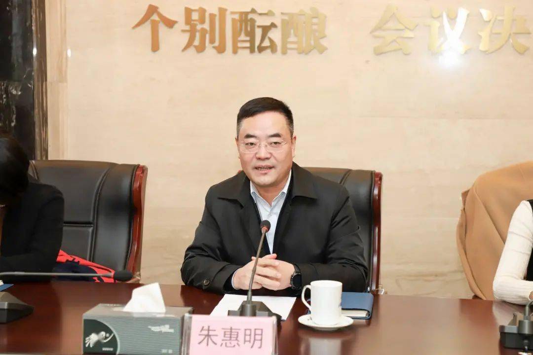 海虞镇党委书记,新材料产业园党工委书记朱惠明致辞.