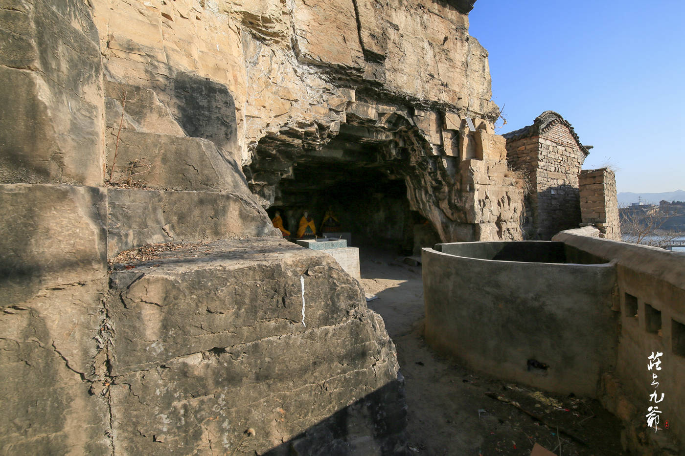 青凤山腰 冶河之畔 2021年第一缕阳光照进的九莲洞