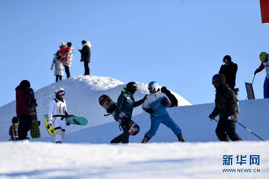 7万平方公里,优质滑雪资源达5700多平方公里,成为滑雪爱好者畅享冬日"