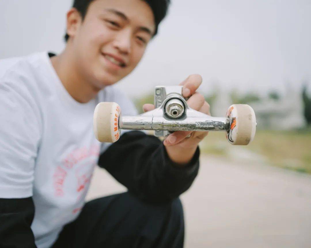 孤独之成vans职业滑手小黑个人影片幕后花絮释出