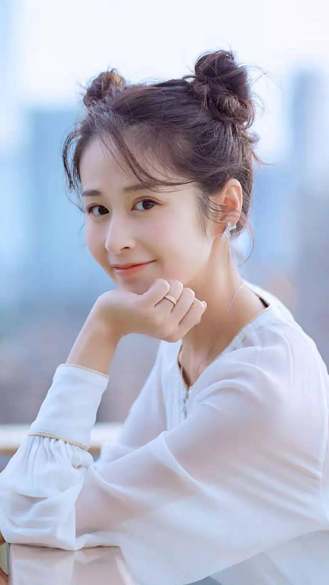 人物你的温柔带着光沿着发际泻下银河的全长