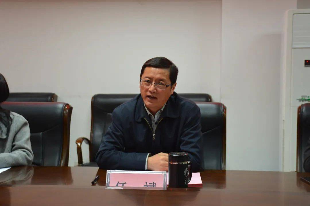 铜川市慈善暨扶贫协会会长郭平安,副会长王龙江 ,苏龙海,铜川市第二