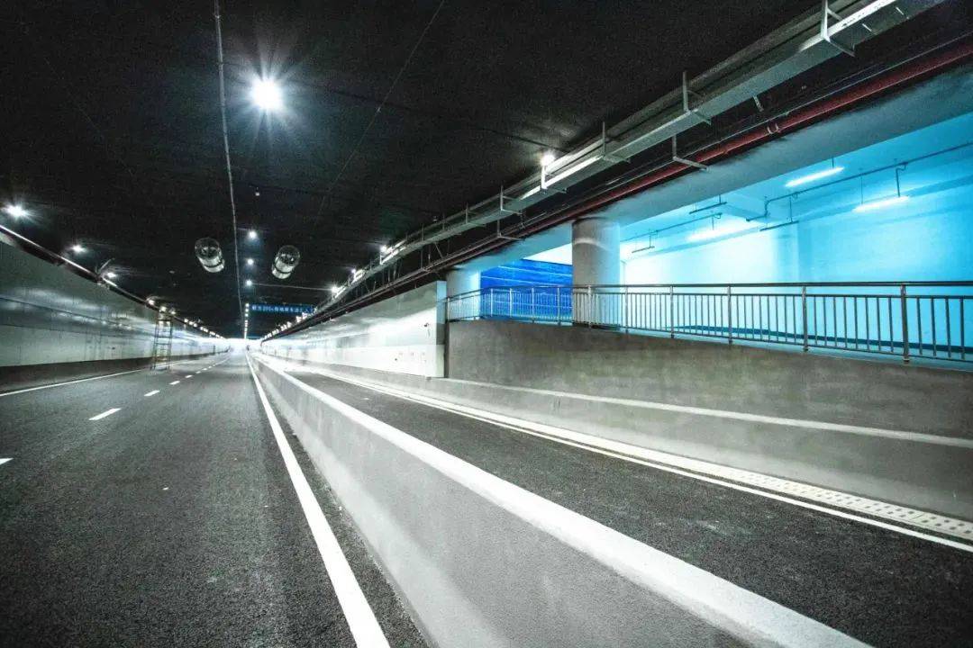 滨盛路隧道图片