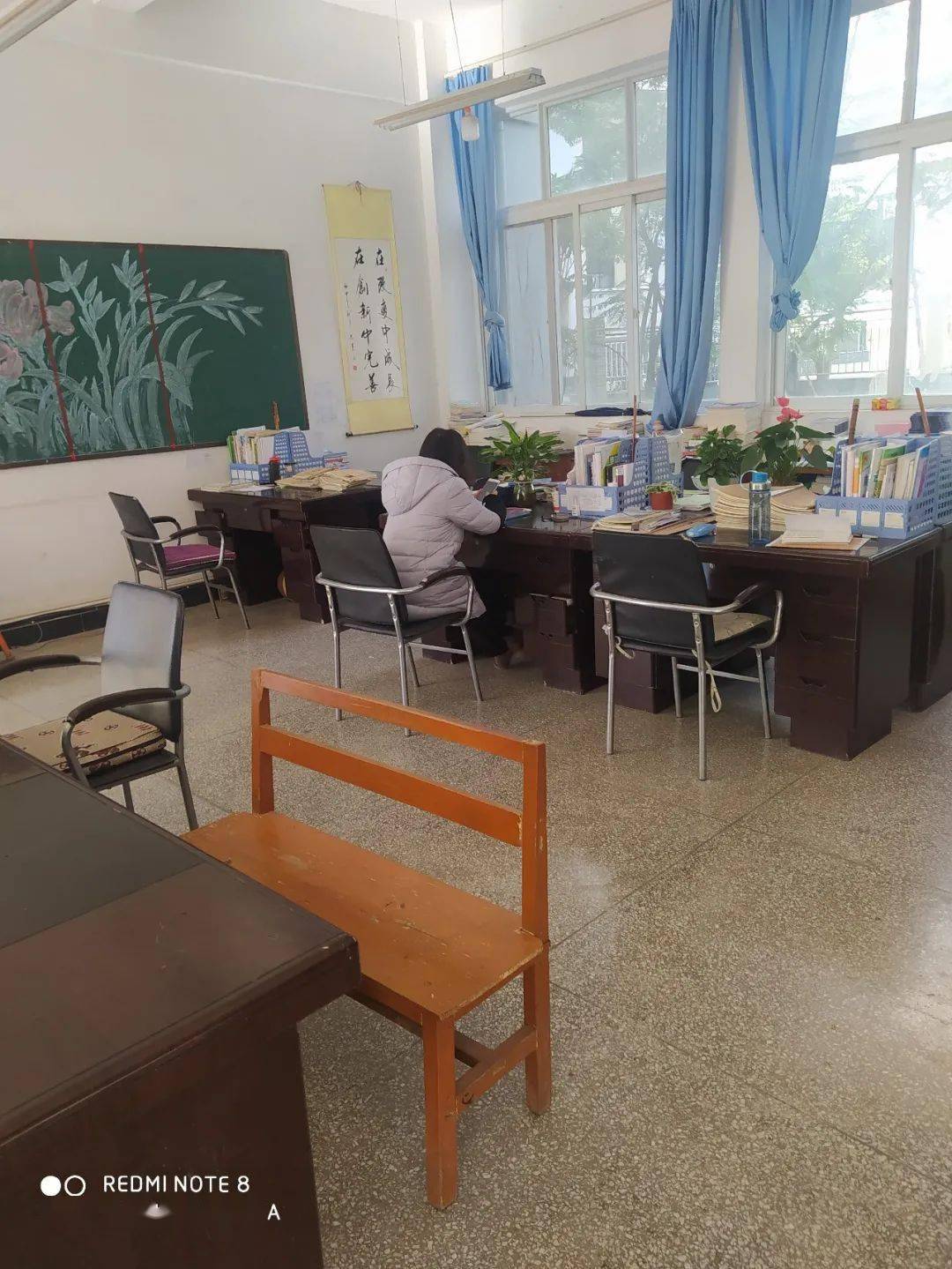 光明绿色——活泼,年轻feel happy10月10日,我在教务处办公室办公,杨