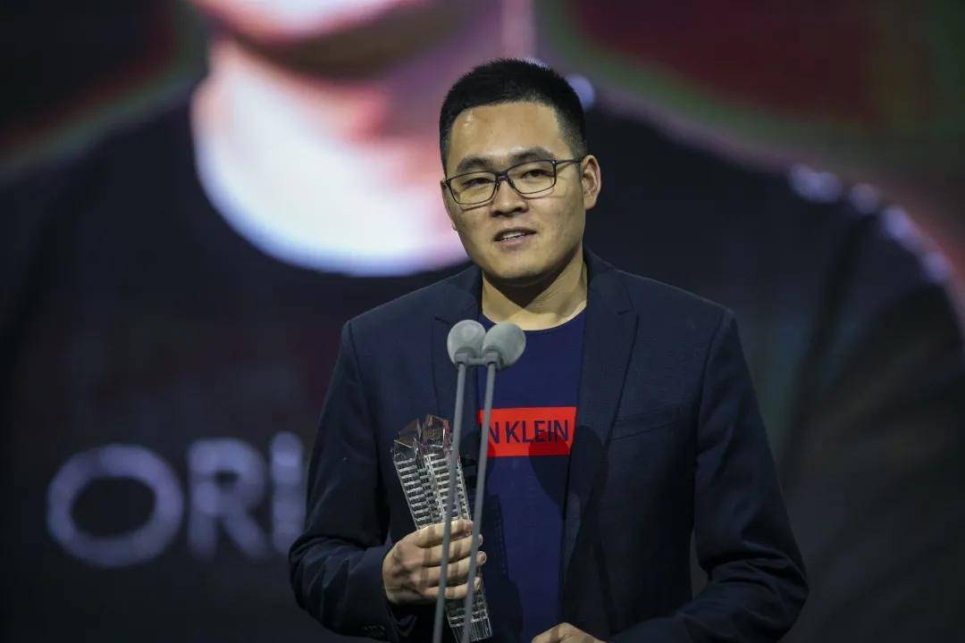 哈啰ceo杨磊/视觉中国类似的情况还发生在社区团购上.