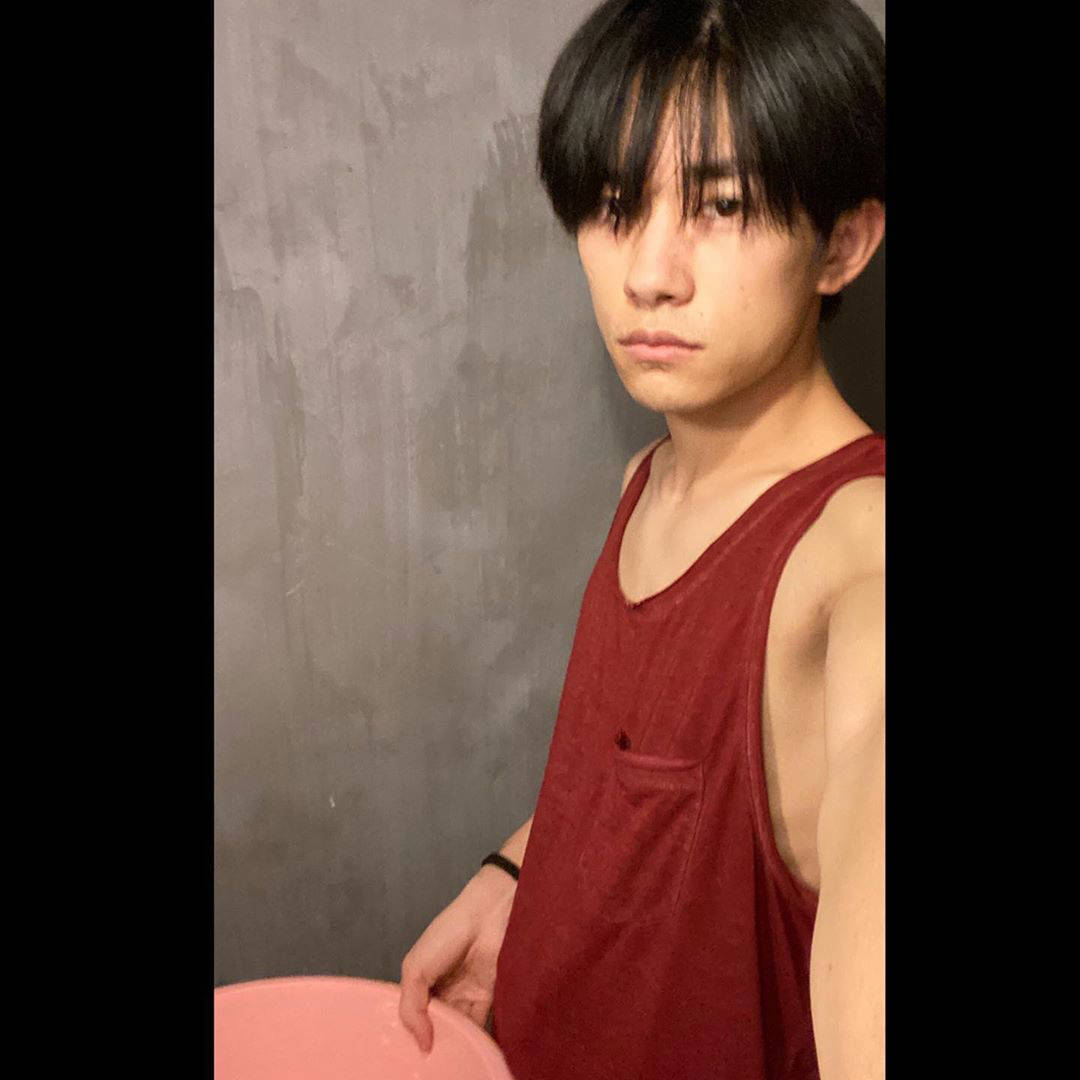 考古易烊千玺ins图照 浪漫细心的烊崽