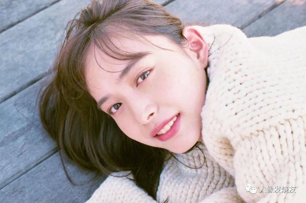 雀斑少女井桁弘惠的最新写真,超元气!