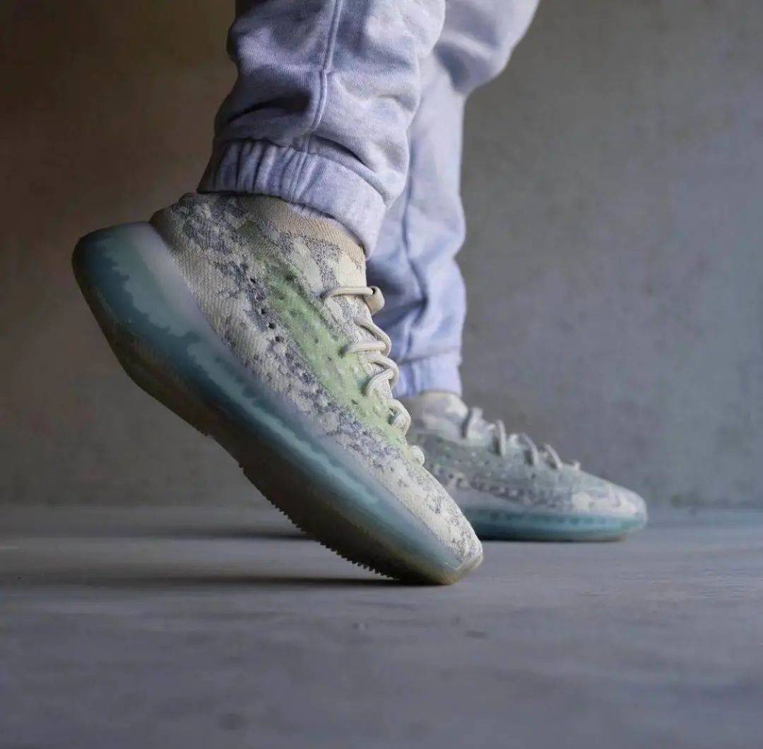 yeezy 380 冰蓝外星人上脚图公布,还有满天星版本_alien