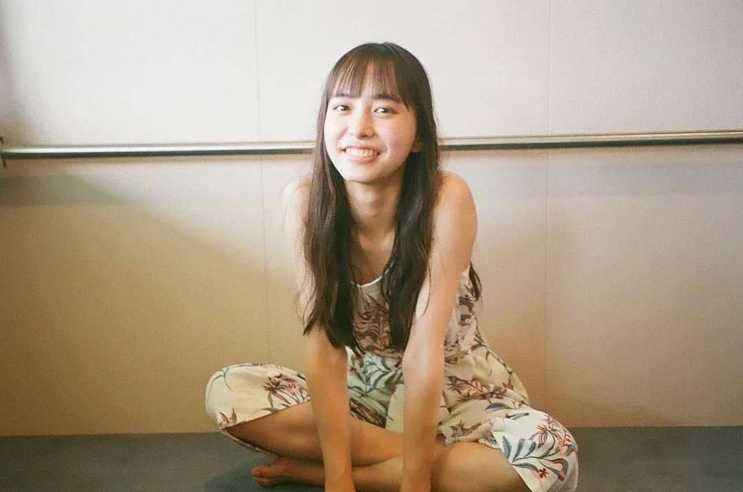 雀斑少女井桁弘惠的最新写真,超元气!_姐姐