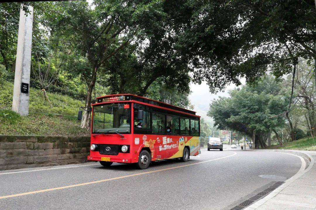 t003(白公馆—磁器口),t033(重庆西站—磁器口)等都市观光公交;针对