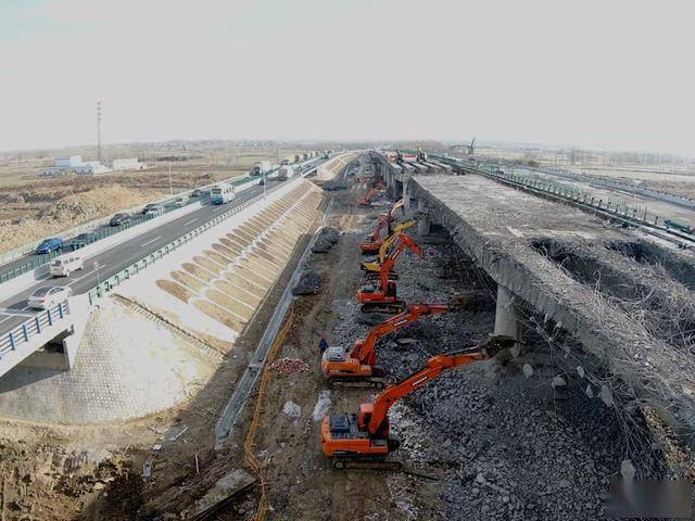 合肥至六安高速g40江淮运河大桥开始拆除