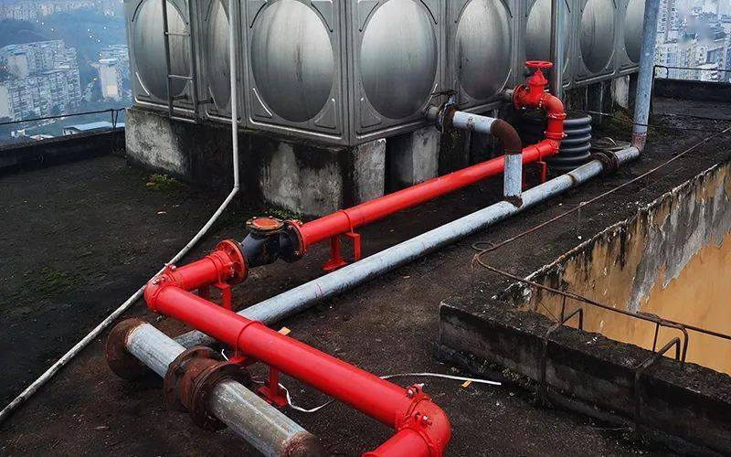 改造后的消防设施新貌忠县天田未来城小区始建于2010年,共计有3栋高层