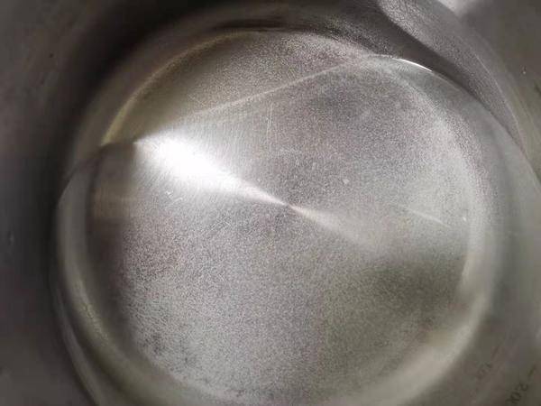 郑州一小区饮用水现大量白色沉淀物 物业:已投用饮水机,居民可免费