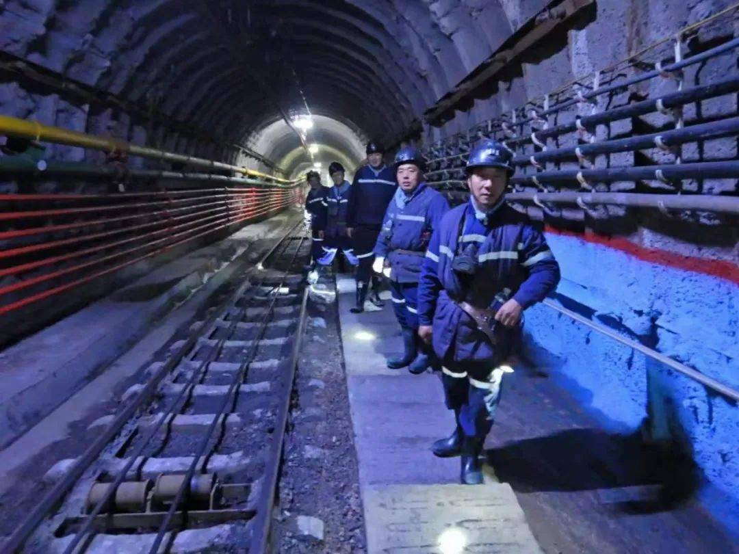 徐工匠人巾帼导师挂帅单轨吊研发男团来了