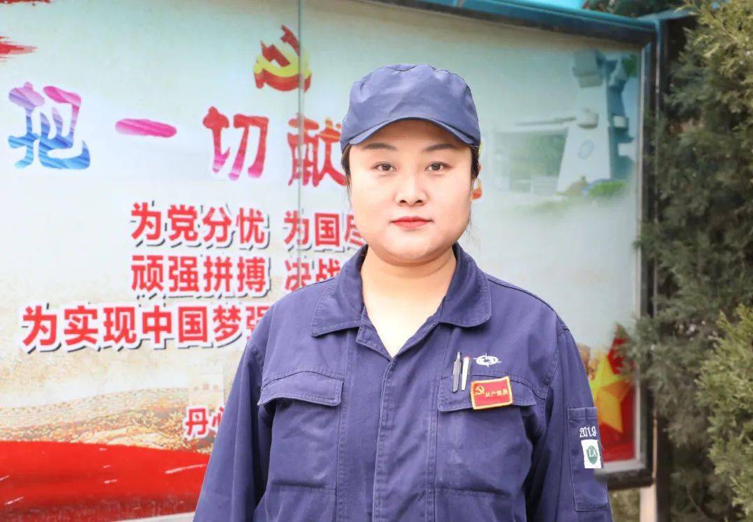 文化人物景丹勤奋好学的女班长