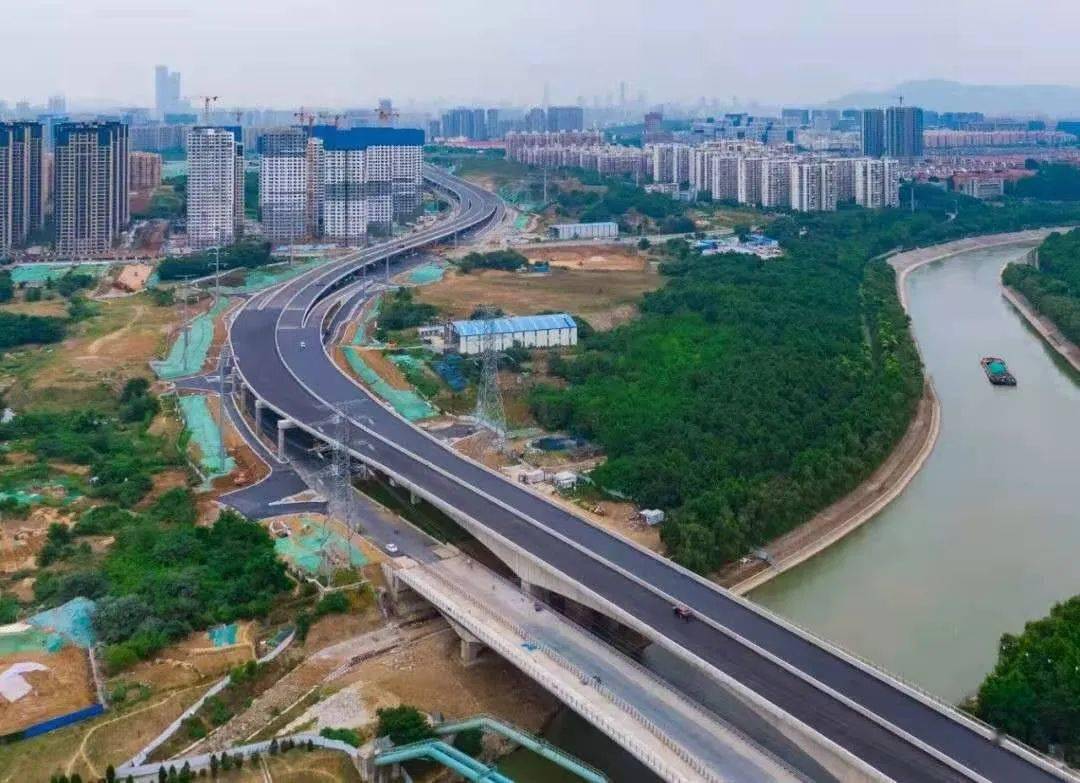 年内将建成滨河北路等7条道路,岱山西路北延等5条道路,中华中学完工