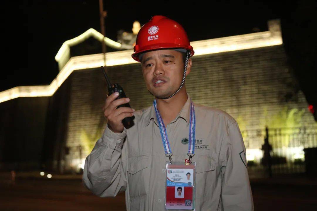 北京市劳动模范陈春光守护华灯的人