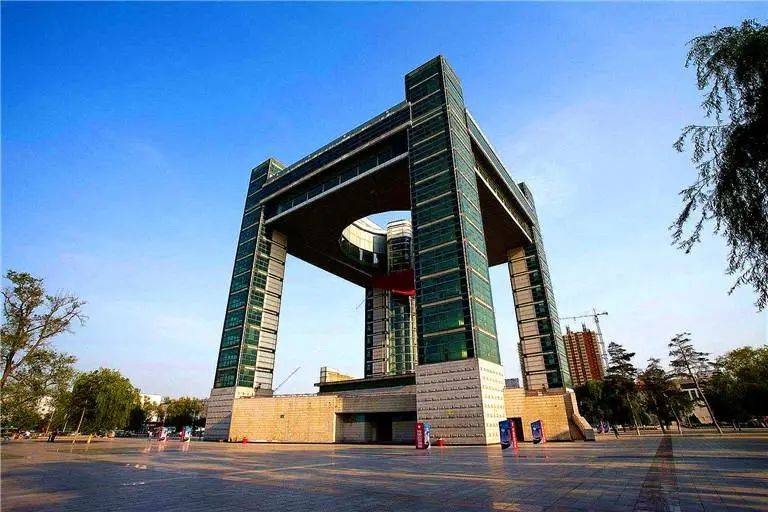 后前往【世纪之舟】这是位于吉林市世纪广场的标志性建筑——世纪之