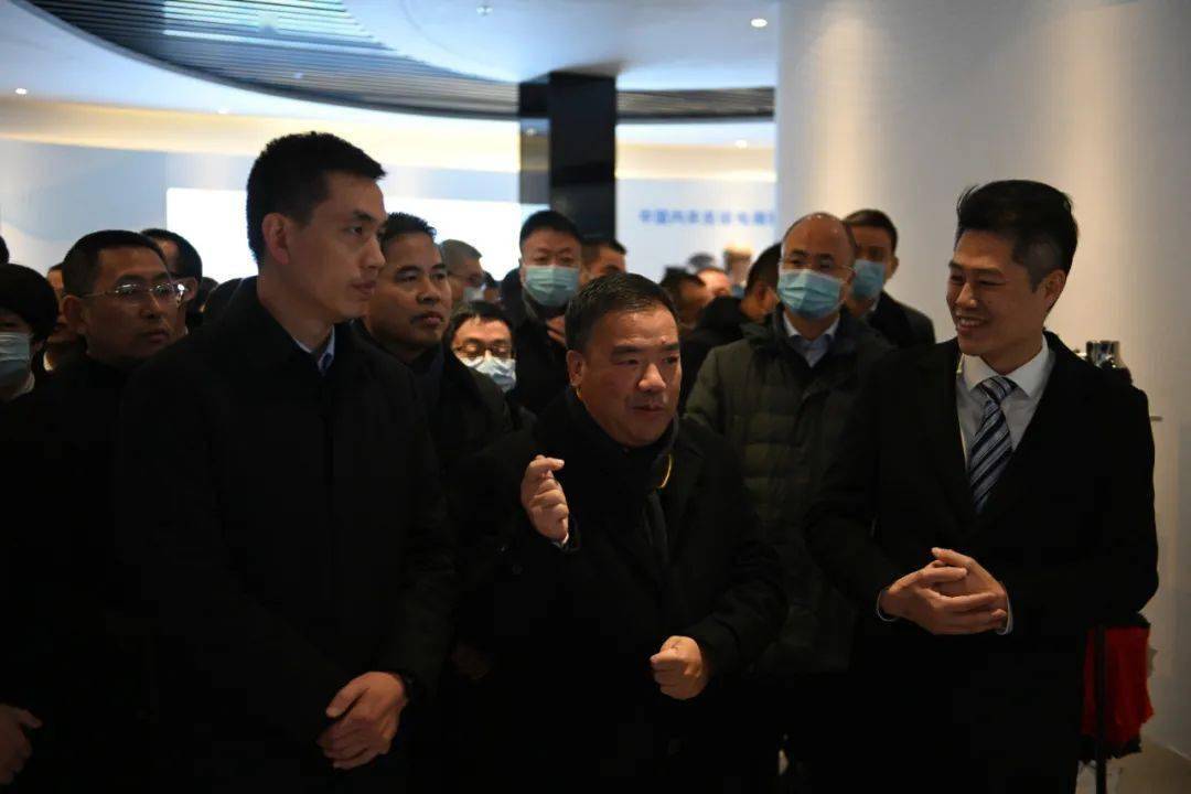 67宜山镇委书记为网红基地站台推介把宜山内衣做成全国唯一
