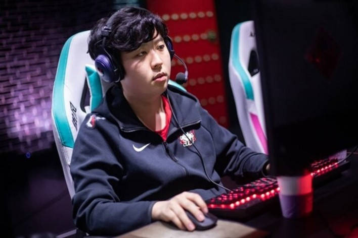 lolzoom直播背景音叉烧与kanavi爆发争论