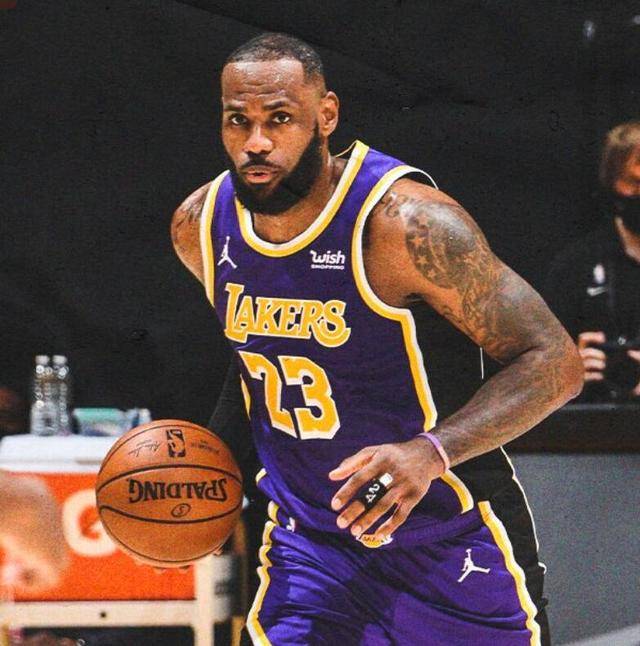 拉文绝杀不中挽救乐邦!詹皇末节10中2险成罪人,28分不该夸_詹姆斯