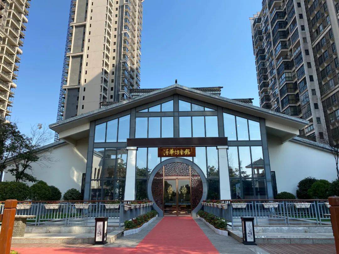 了解到九华经开区的万隆清华坊项目近期推出的返乡季活动后,他决定