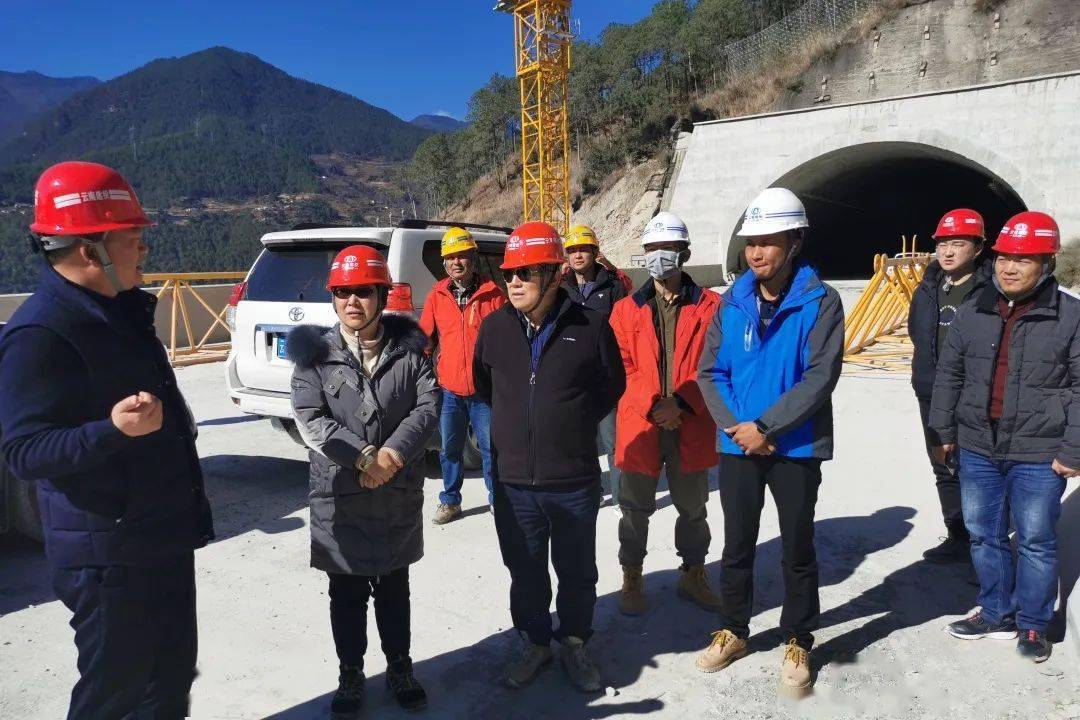 王晓方李志琤到香丽高速虎跳峡互通项目检查指导