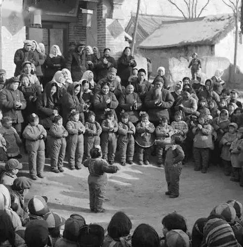 很多家庭现在的生活与20年前天壤地别,过去只有在过年才能实现的小