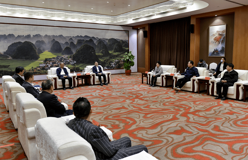 州委常委,兴义市委书记,义龙新区党工委书记顾先林,州委常委,州委秘书
