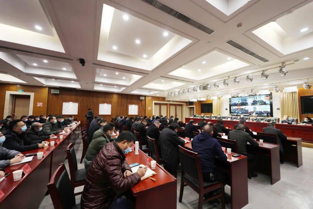 县委书记雷连鸣出席会议并讲话,县委副书记,代县长陈金友主持会议