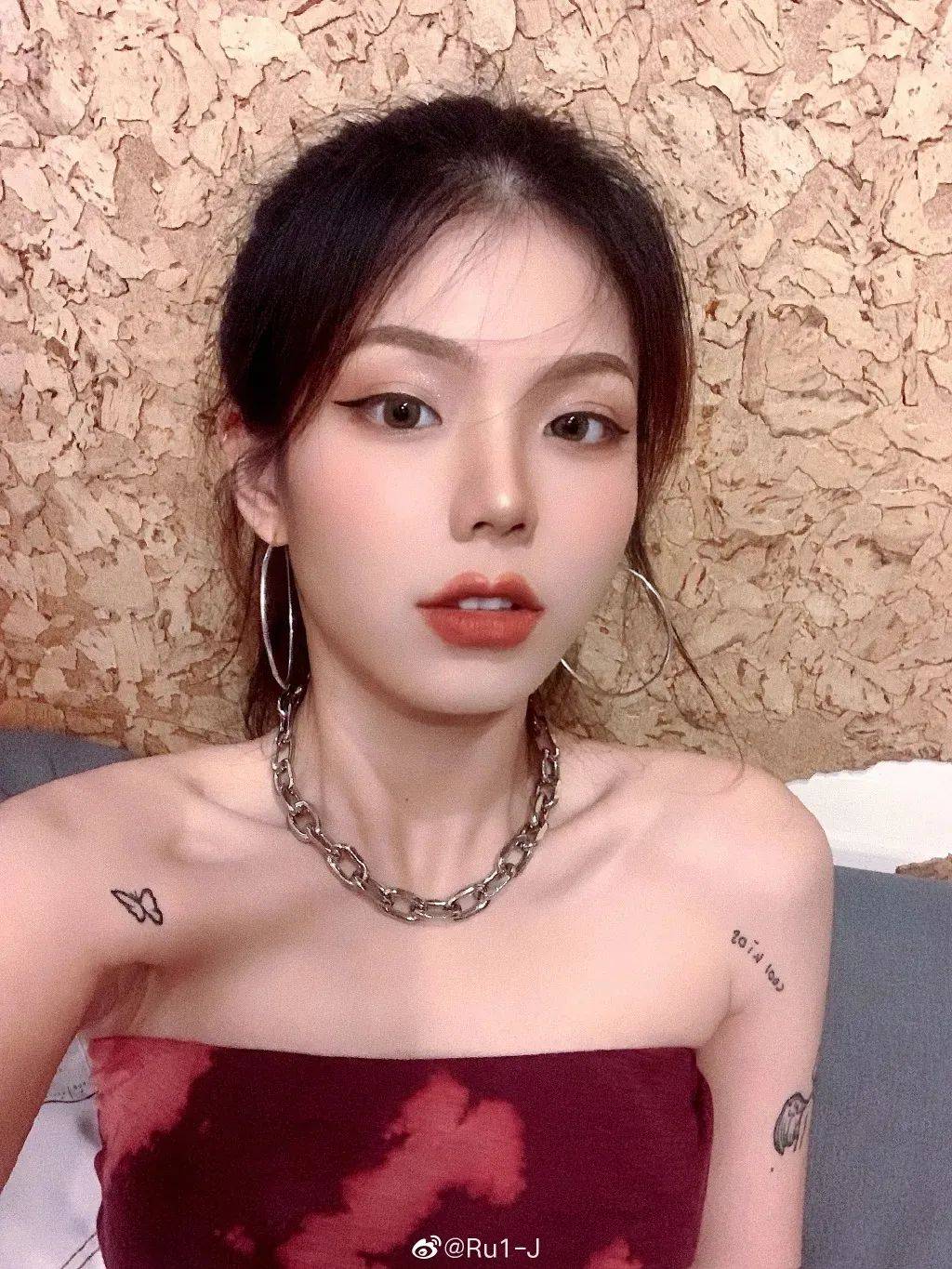 这档美女云集的说唱节目请给我搞快点