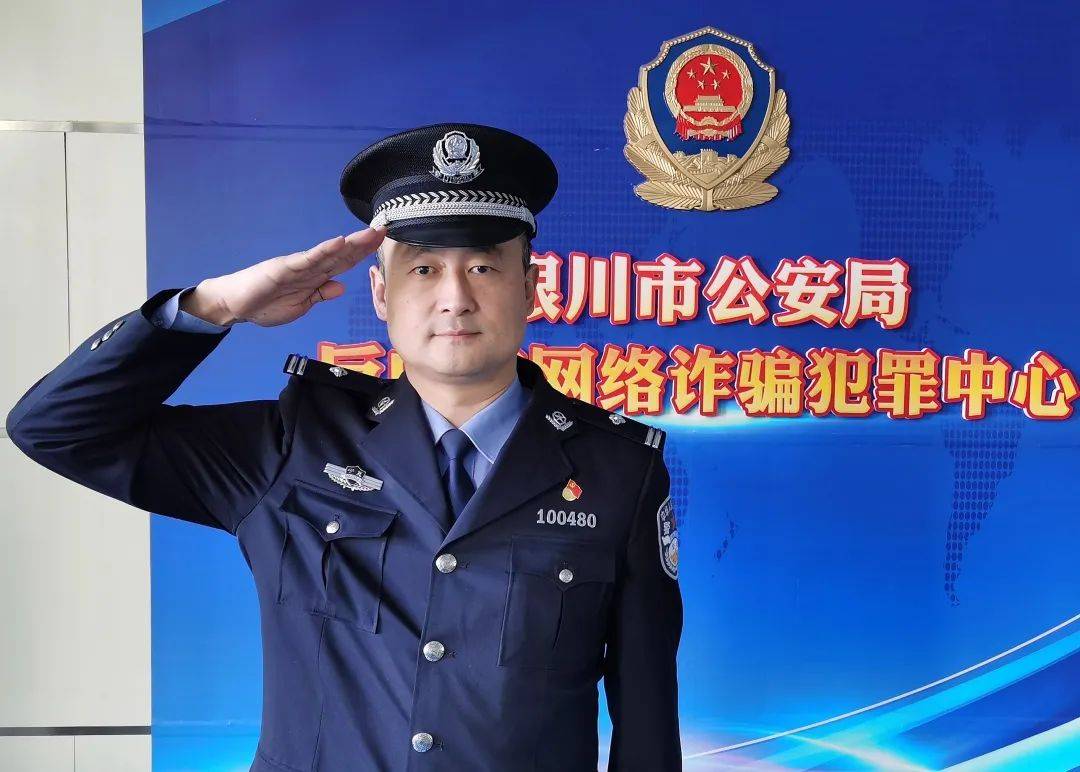 政法图影 | 最美警察,最美敬礼_公安