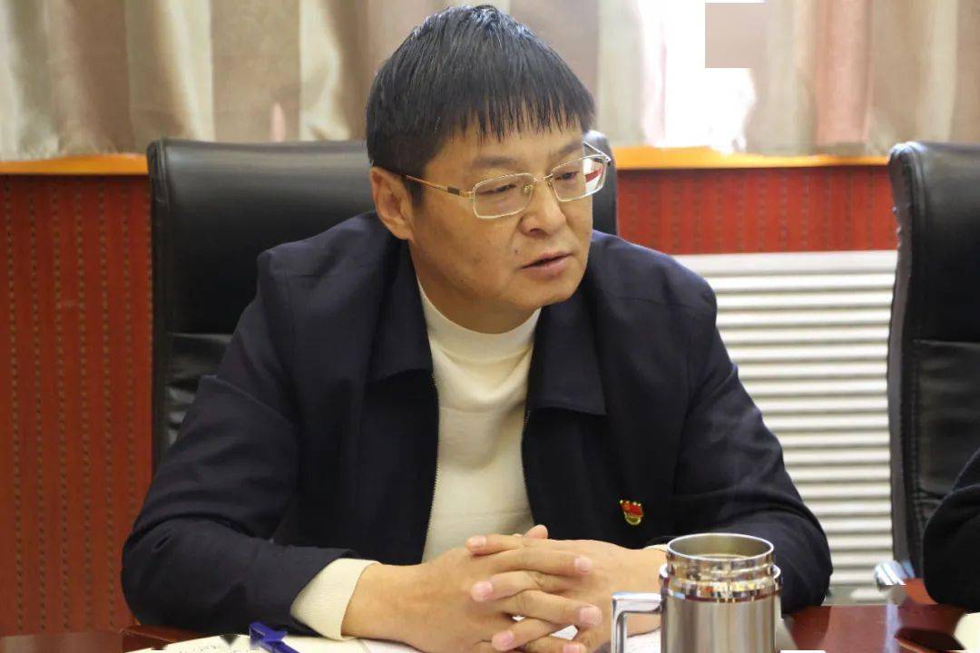 1月11日,吉兰泰镇召开新冠肺炎疫情防控工作推进会,镇党委书记张军生