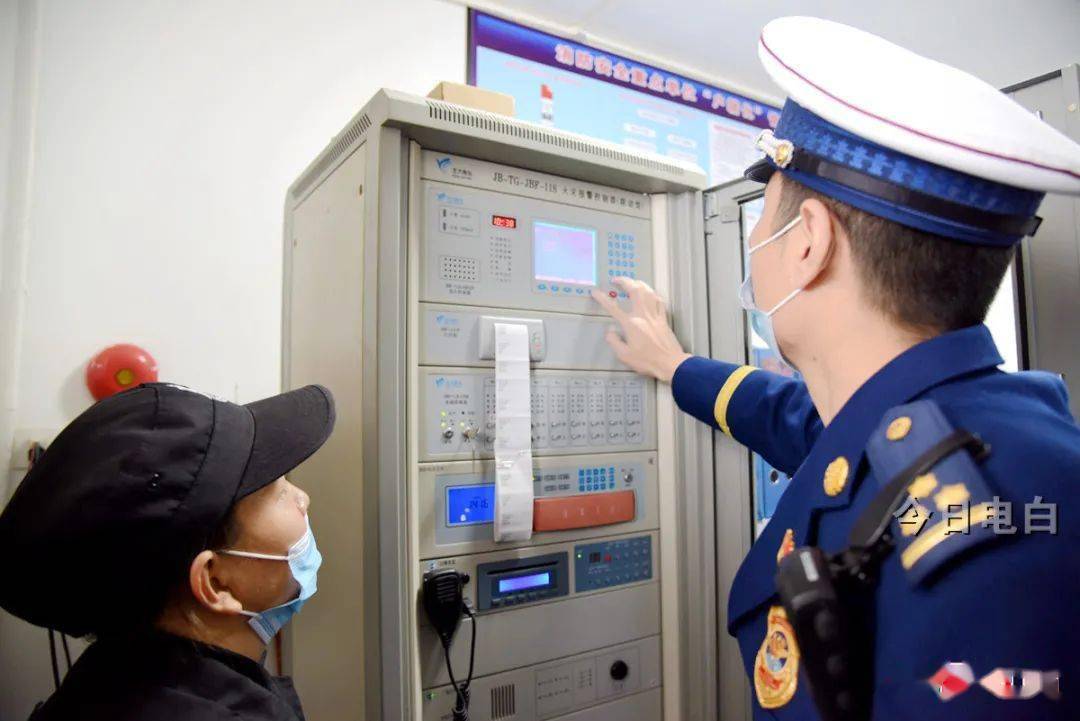 首个警察节龙木兴带队检查安全生产工作