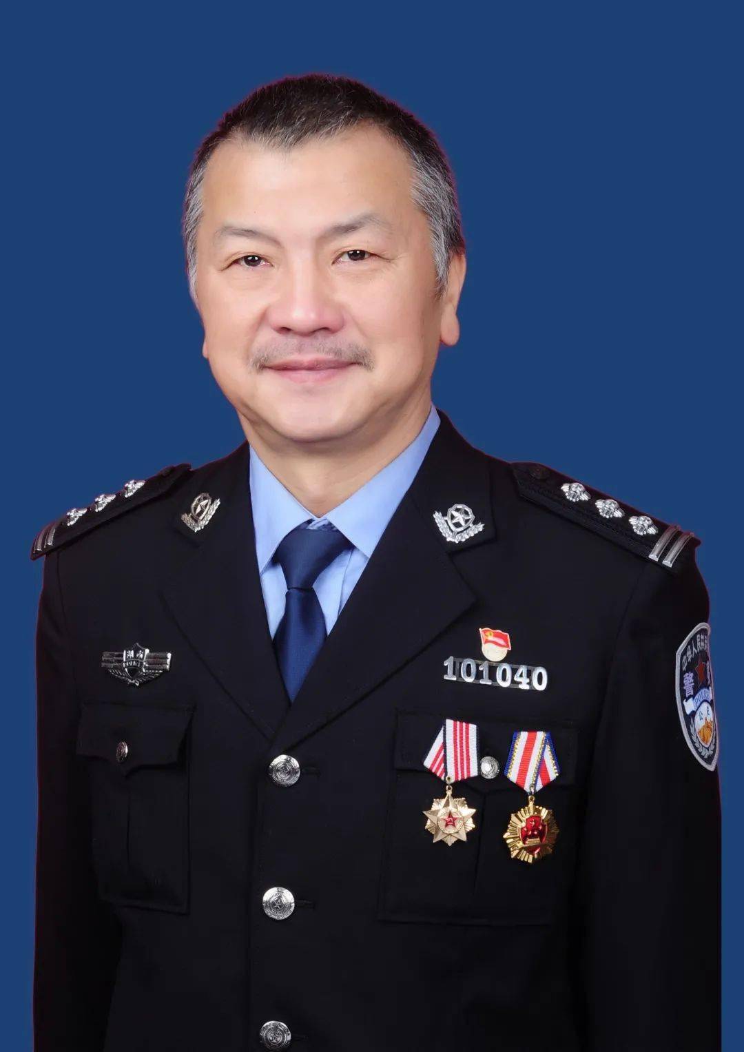 长沙市公安局雨花分局刑侦大队副大队长 安志矩形色块成为一名光荣的