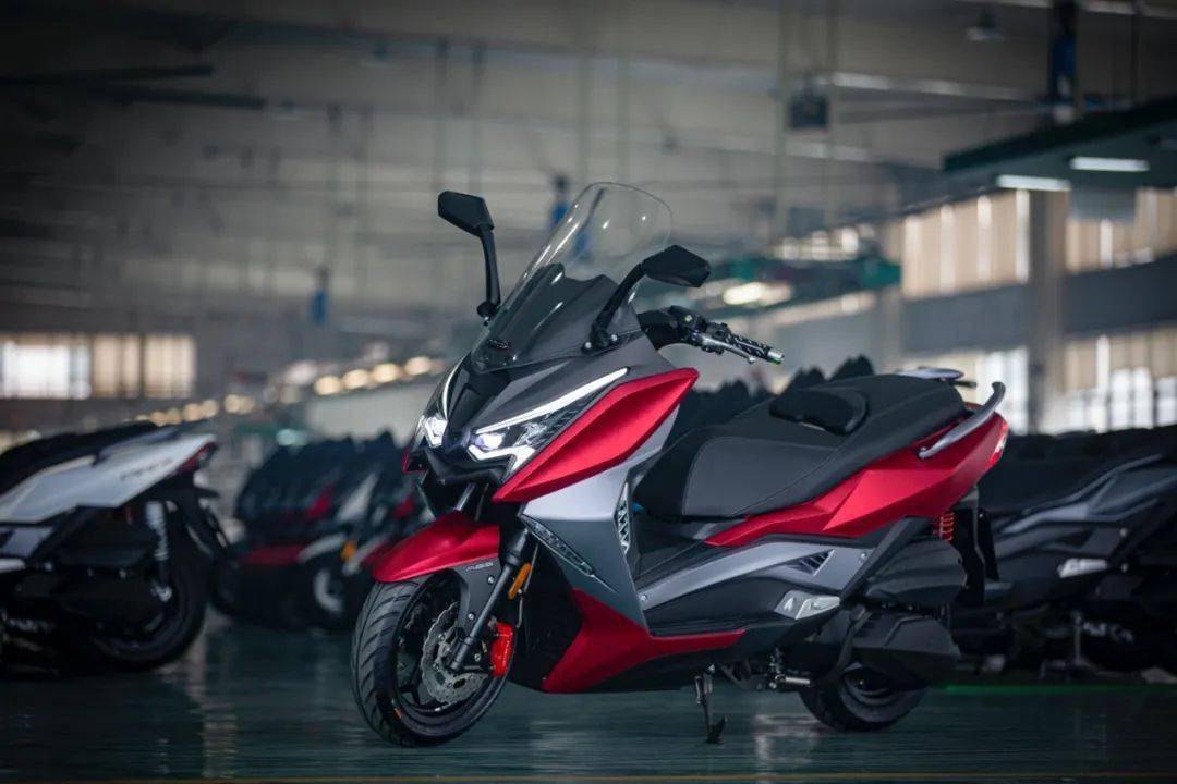 力刻318试驾报告一台精细打磨的大踏板去掉外衣看内在