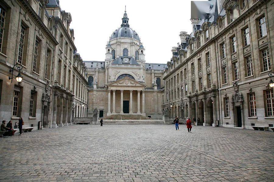 风暴以后,巴黎政府才在巴黎大学的基础上分成13所大学,目前巴黎一大