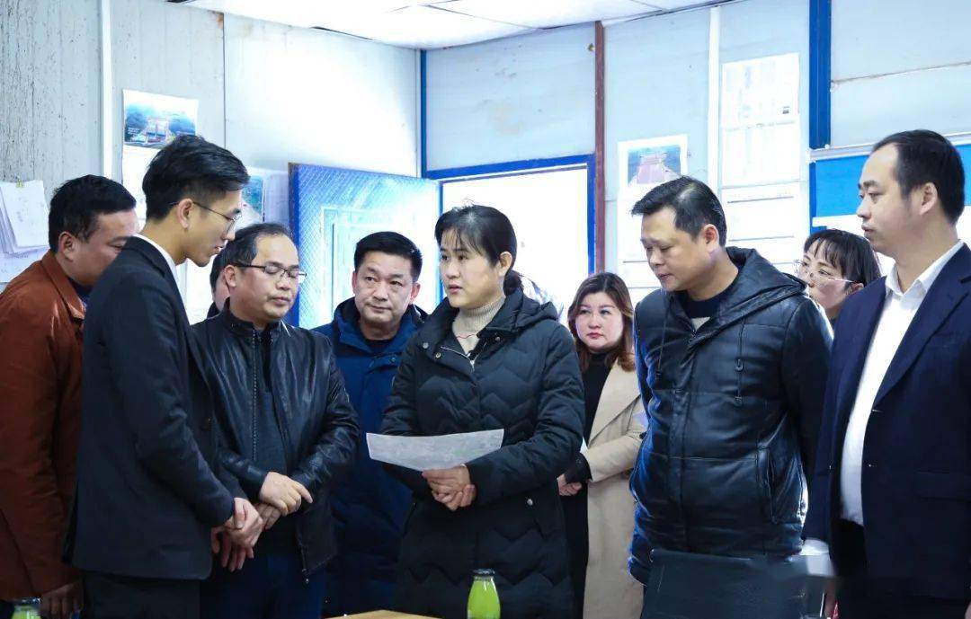 我们跟县委书记一起去看看~_柳城县