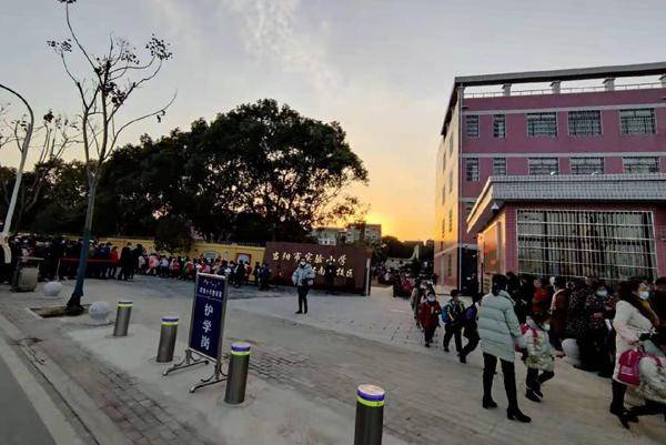 当阳市实验小学环南路校区东校门正式启用