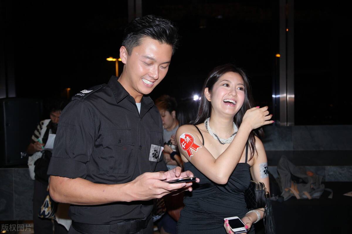 陈自瑶与王浩信早年照,真漂亮,有女人味_举报