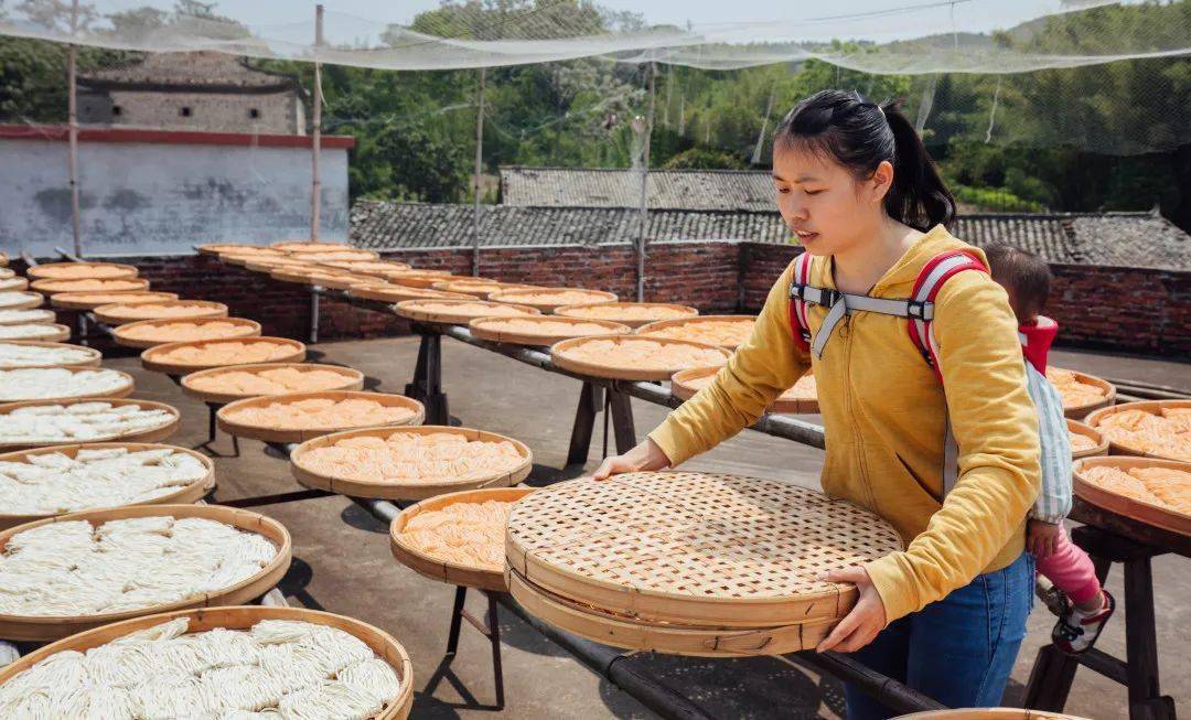 支持乡村女性事业再发展 建设繁荣新农村_傅彩云