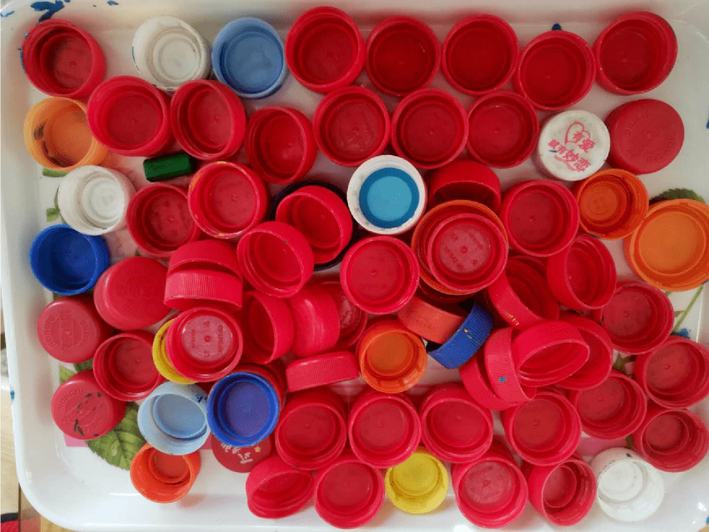 ""这是我喜欢的梳子,它的花纹很好看,我要拓印下来.