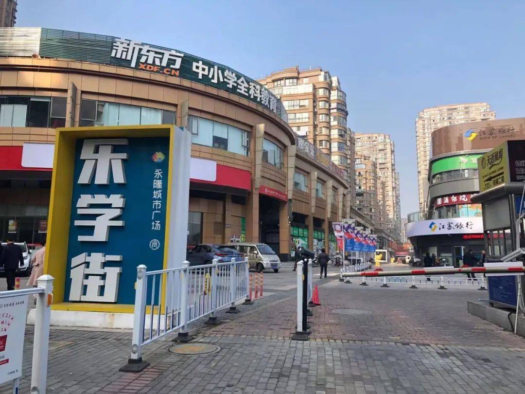 扬帆起航新区服务业发展迈向新高度