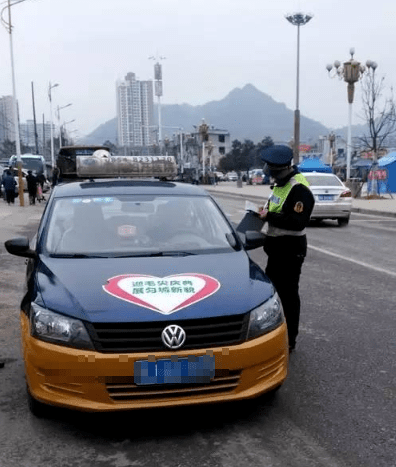 天氣都勻人請注意乘坐出租車不戴口罩司機可拒載