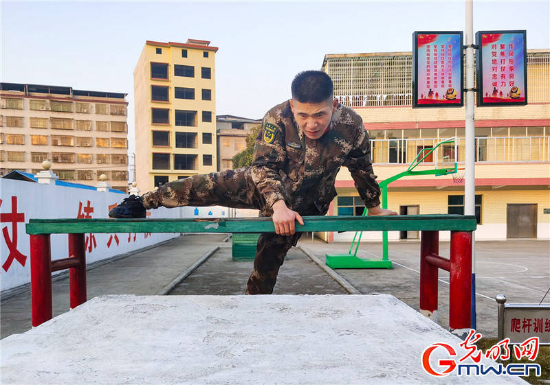 班长我又站回排头了