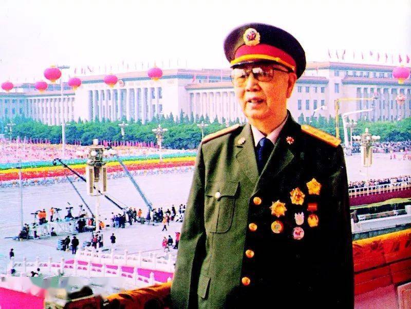 您踮脚看别人航母的样子看哭多少中国人