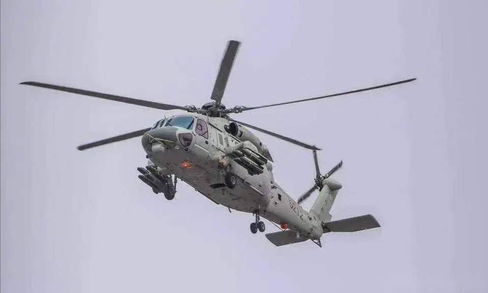 075专用直20亮相,海军型也挂空地导弹,与米24有啥区别?_直升机