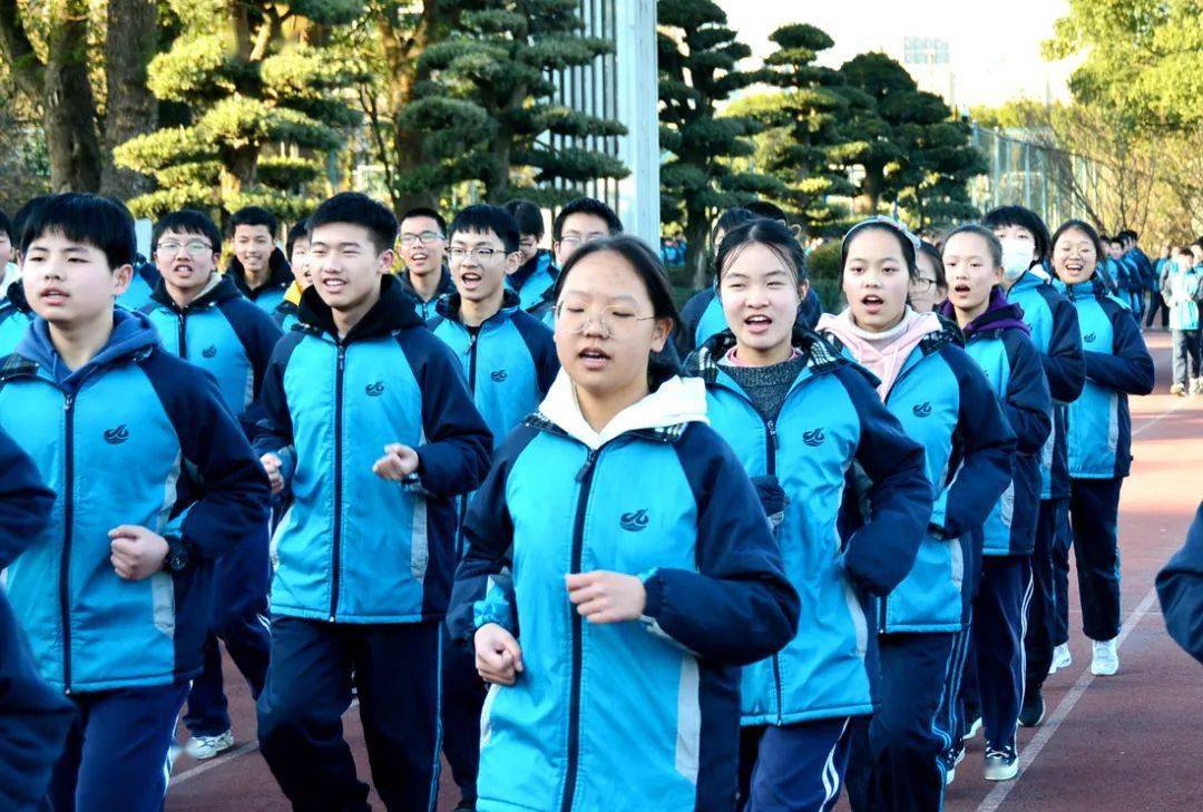 高风中学初中部举行迎新跑操比赛