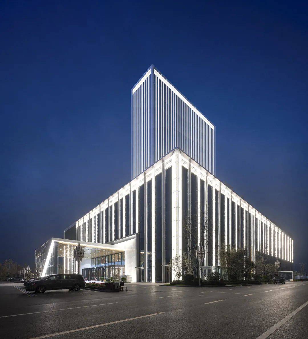 简单的丰富性办公酒店宴会餐饮一体的综合性高层建筑