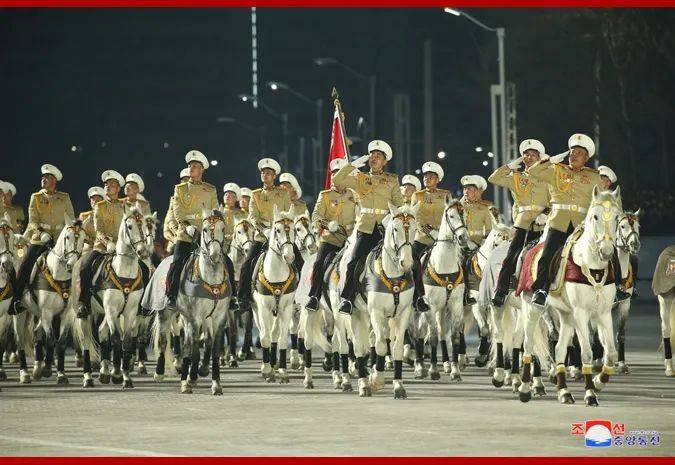 朝鲜夜间阅兵